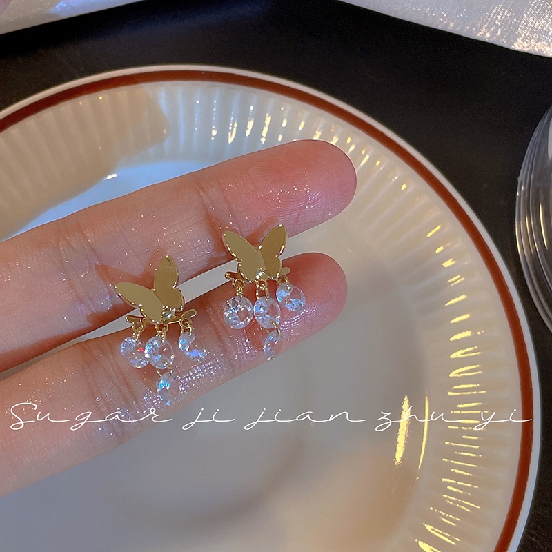 Bông Tai Dáng Dài Hình Bướm Đính Pha Lê Tua Rua Thiết Kế Độc Đáo