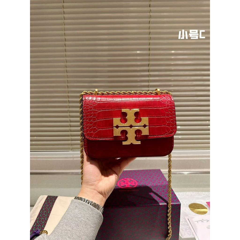 Túi xách Tory Burch tag vàng nhiều màu cả da trơn và da dập vân.