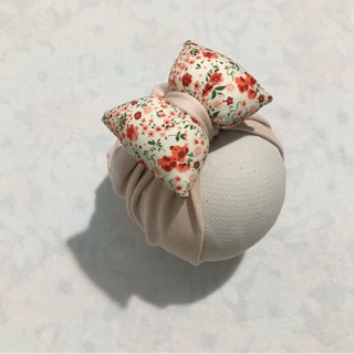 Mũ turban nơ phồng hoạ tiết hoa đỏ