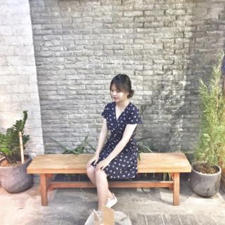 Váy vạt chéo