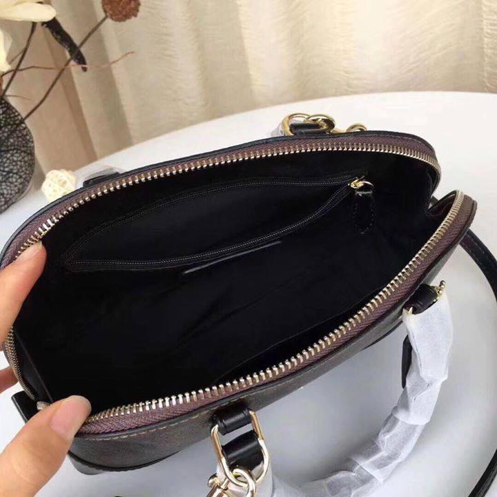 Túi xách Coach hến nâu đen đậm