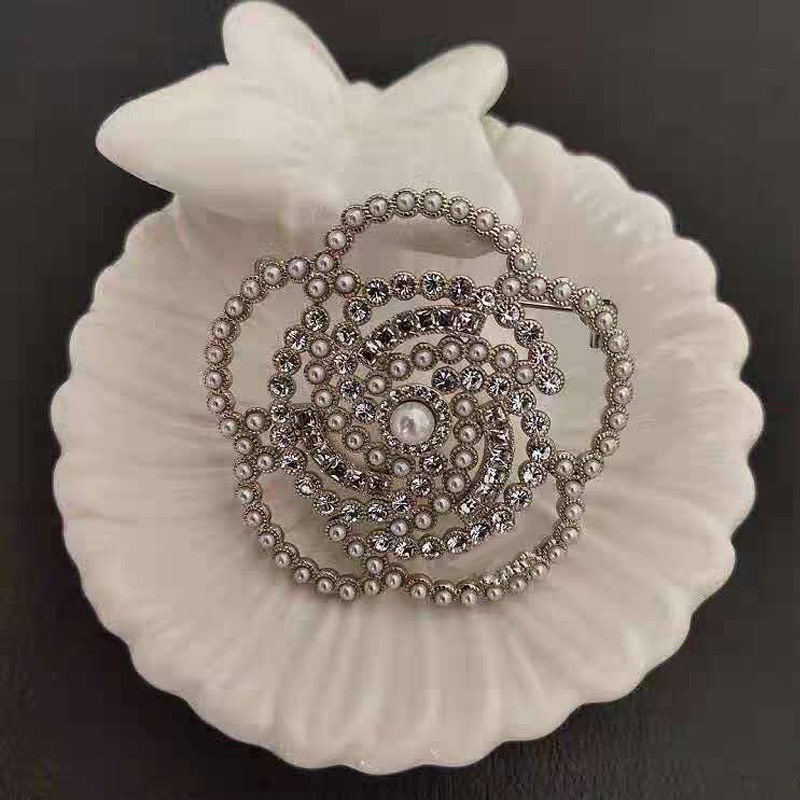 Trâm cài áo hình hoa trà đính ngọc trai giả thời trang cho nữ