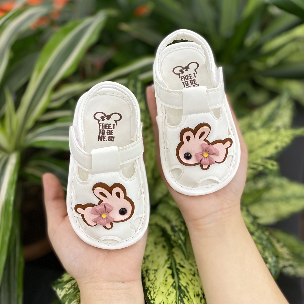 Sandal tập đi cho bé gái họa tiết thỏ đế mềm chống trơn trượt có còi tít tít