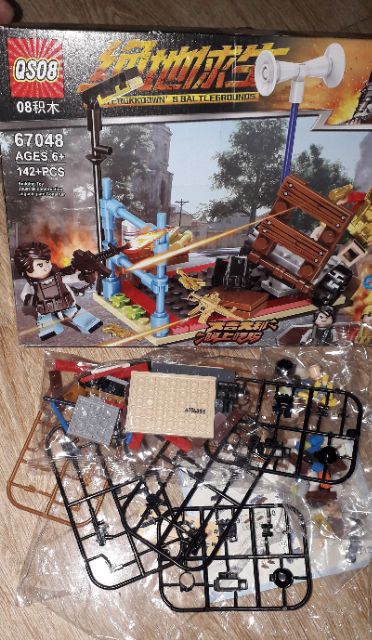 Lắp ráp 1 hộp LegoPubg 67045_67048 có nhiều chi tiết bằng nhựa ABS