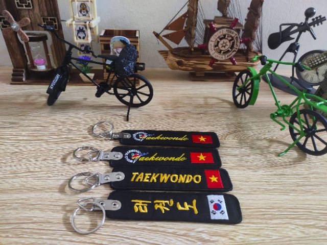 Móc khoá Taekwondo + Karate thêu 2 mặt