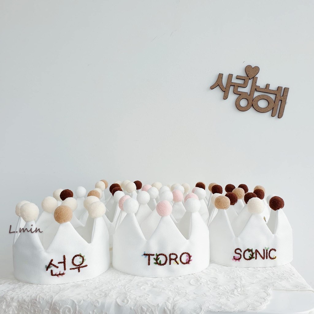 Vương miện thêu tên bé by l.min