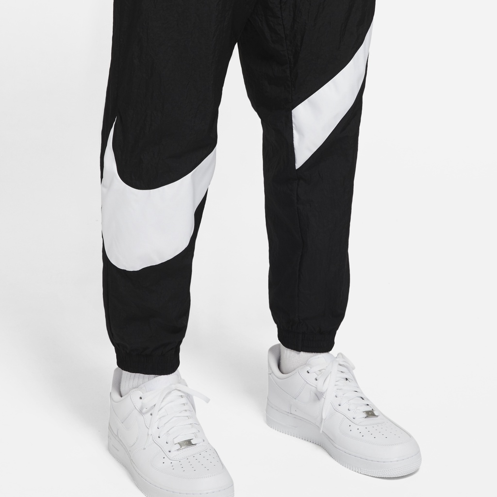 QUẦN NIKE SWOOSH WOVEN TROUSERS PANT - ĐEN / TRẮNG
