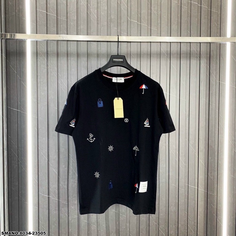 Áo thun nam cổ tròn, thêu hoạ tiết