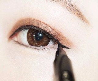 Bút dạ kẻ eyeliner Vacosi