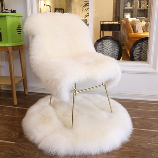 Thảm lông giả mềm mại dùng trang trí ghế sofa tiện dụng