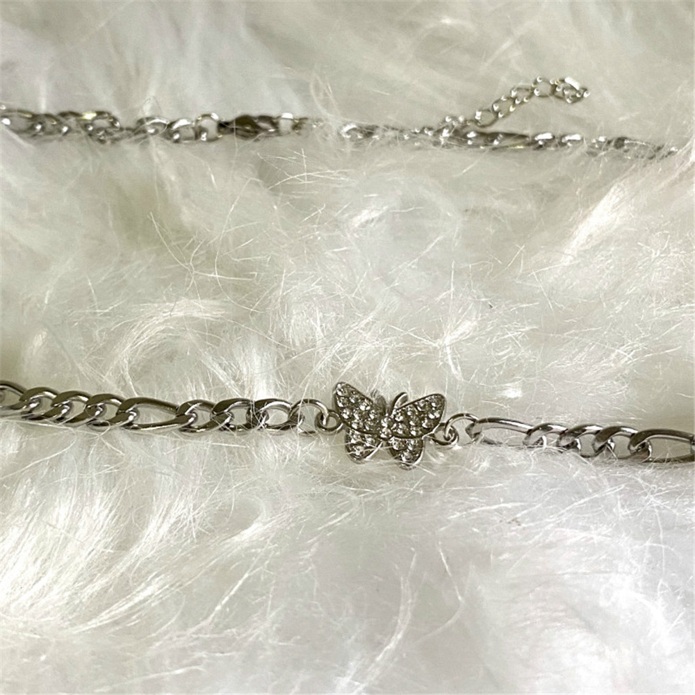 Vòng cổ gắn hình bướm đính đá cho nữ