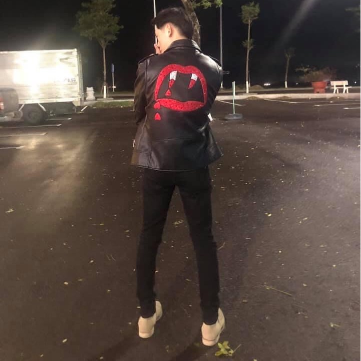 Quần Jean Nam Đen Trơn, Chất Jean Co Dãn, Dáng Quần Ôm, Cam Kết Không Phai Màu, Đổi / Trả Nếu Không Hài Lòng Về Sản Phẩm | BigBuy360 - bigbuy360.vn