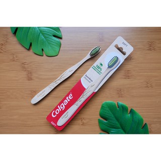 Bàn chải tre Colgate với đầu than hoat tính