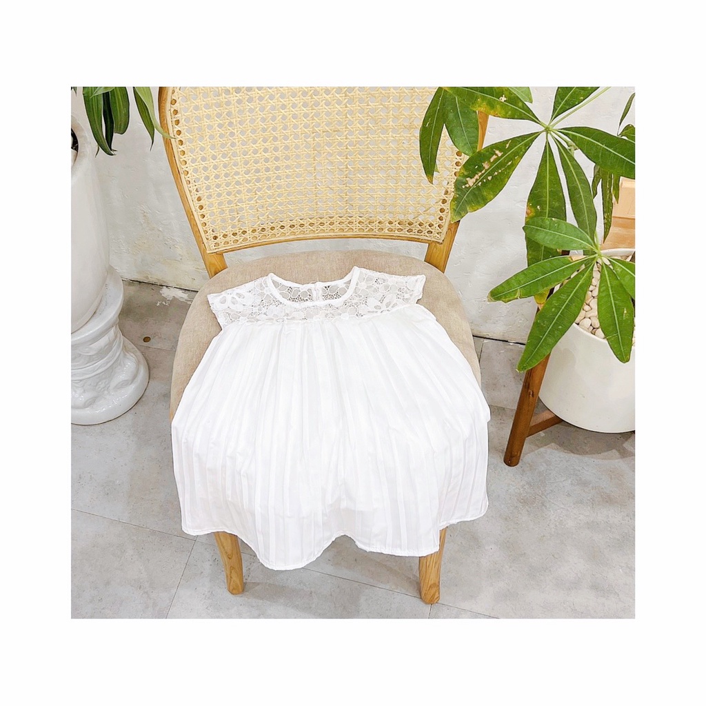 Đầm bé gái mầu trắng dập ly phối ren dáng xòe rộng XHN998
