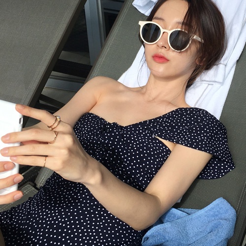 Bộ Đồ Bơi Một Mảnh Ôm Dáng Màu Trắng / Đỏ Phong Cách Hàn Quốc Quyến Rũ Cho Nữ | BigBuy360 - bigbuy360.vn