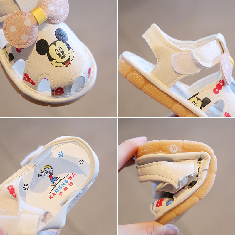 Giày tập đi sandal cho bé gái tập đi hình chuột mickey đính nơ đế mềm chống trơn trượt, phát tiếng kêu ( A1 mcikey )