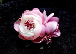 Hoa trà phối màu cài áo handmade
