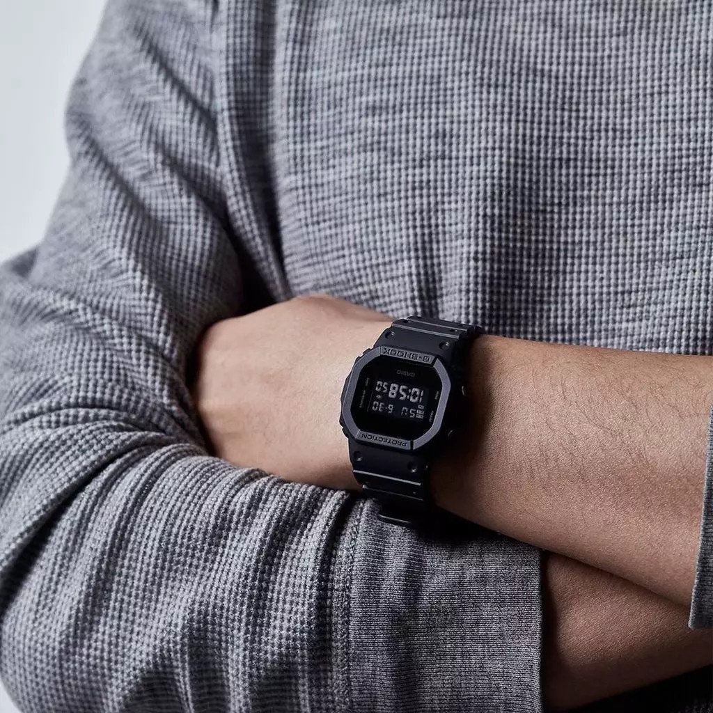 Đồng hồ nam dây nhựa Casio G Shock DW-5600BB-1DR