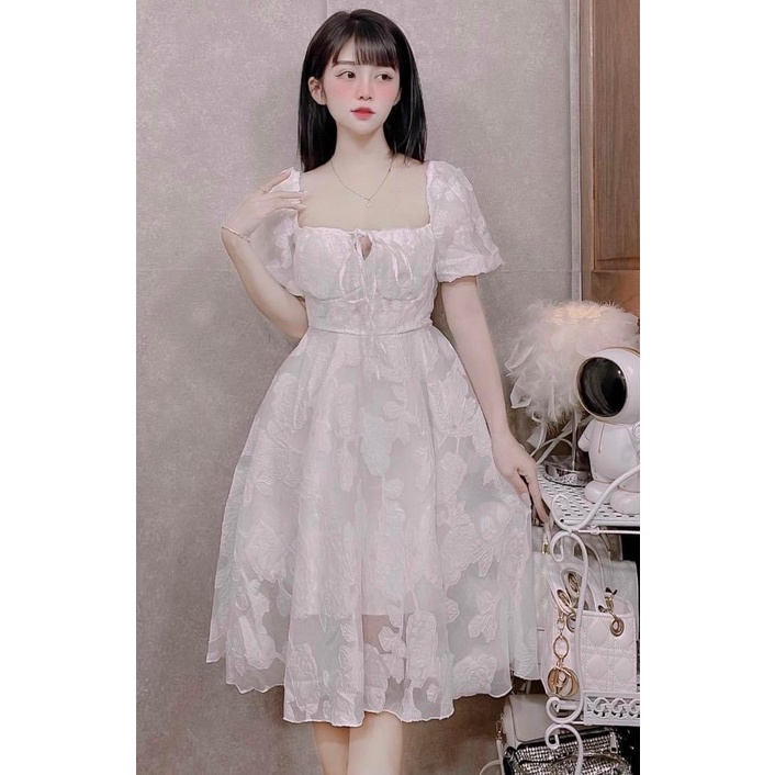 Đầm ren hoa nổi trắng ☁️ Nhẹ nhàng xinh xắn trong chiếc đầm tiểu thư, ko quá cầu kì nhưng cũng đủ nổi bật. ❤ Sắc trắng