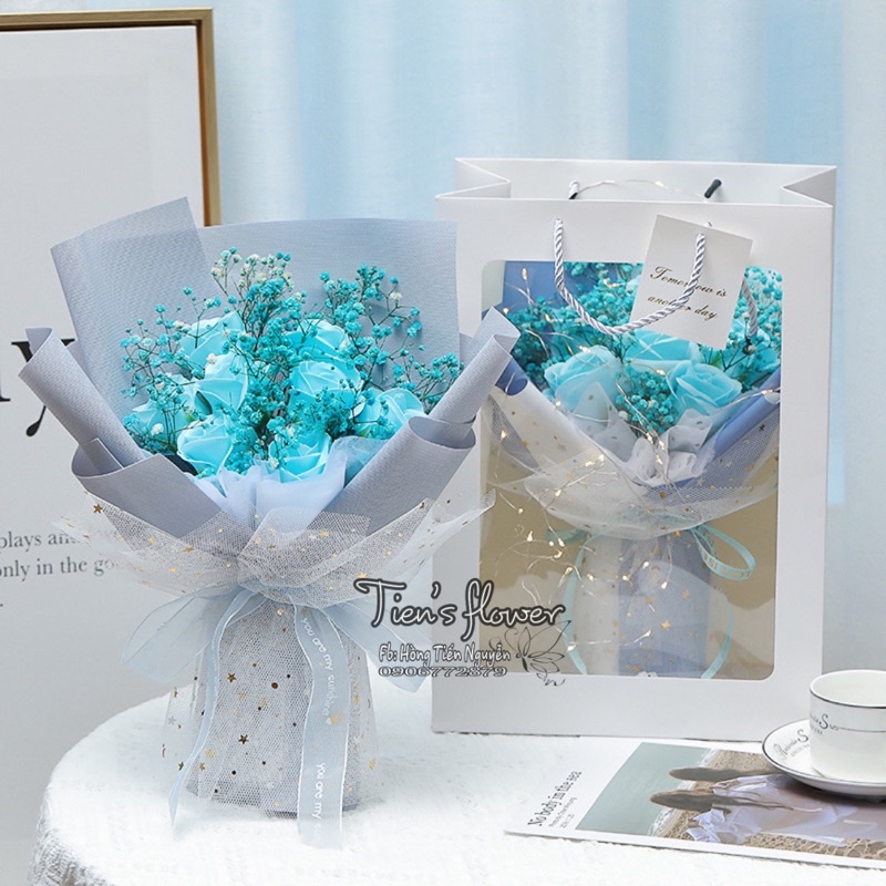 Bó hoa sáp phối hoa baby khô kèm túi đèn thiệp