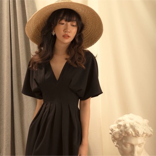 Đầm maxi đen xếp ly eo