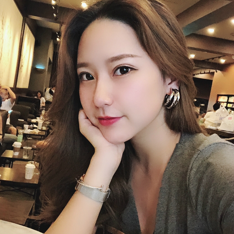 Bông Tai Hình Bán Nguyệt Hình Chữ C Bằng Kim Loại Phong Cách Âu Mỹ Cổ Điển Thời Trang Cho Nữ