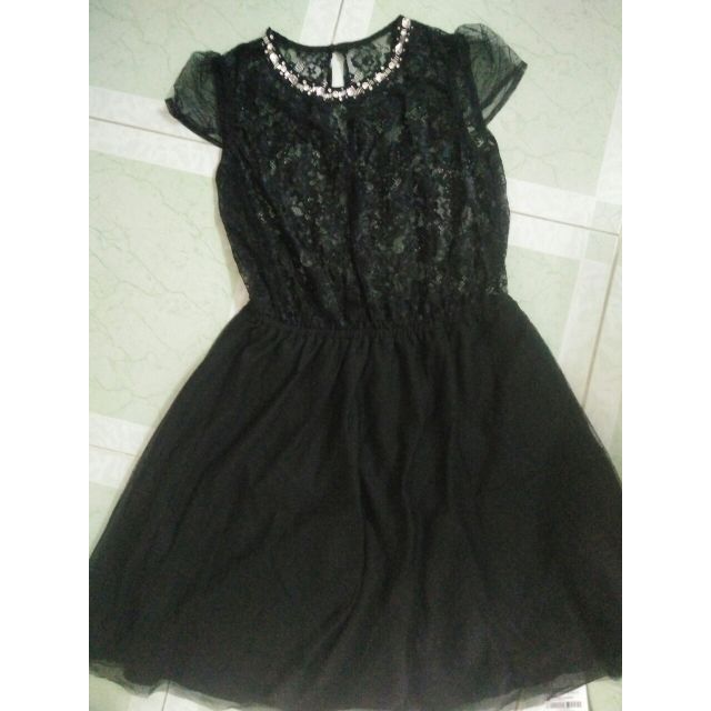 Đầm kiểu ren đen