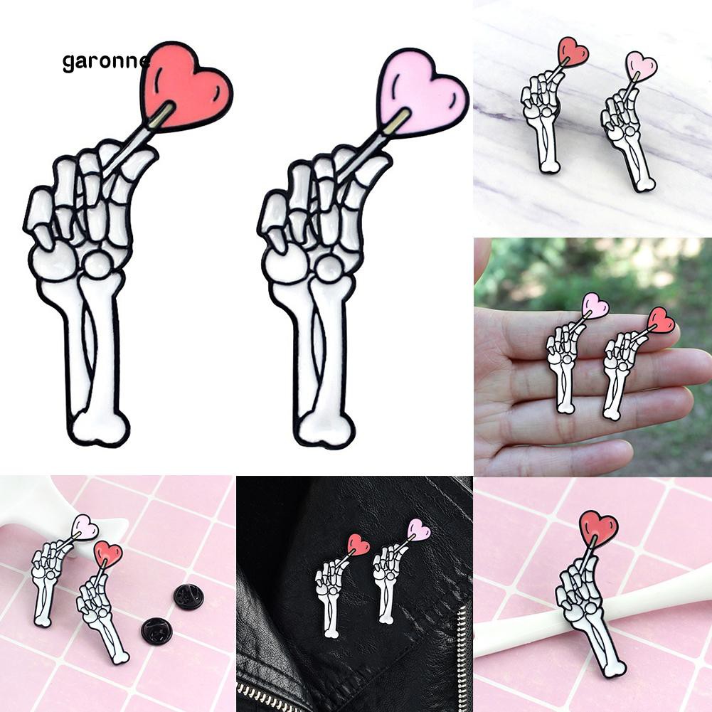 Huy hiệu cài áo hình bộ xương bàn tay độc đáo