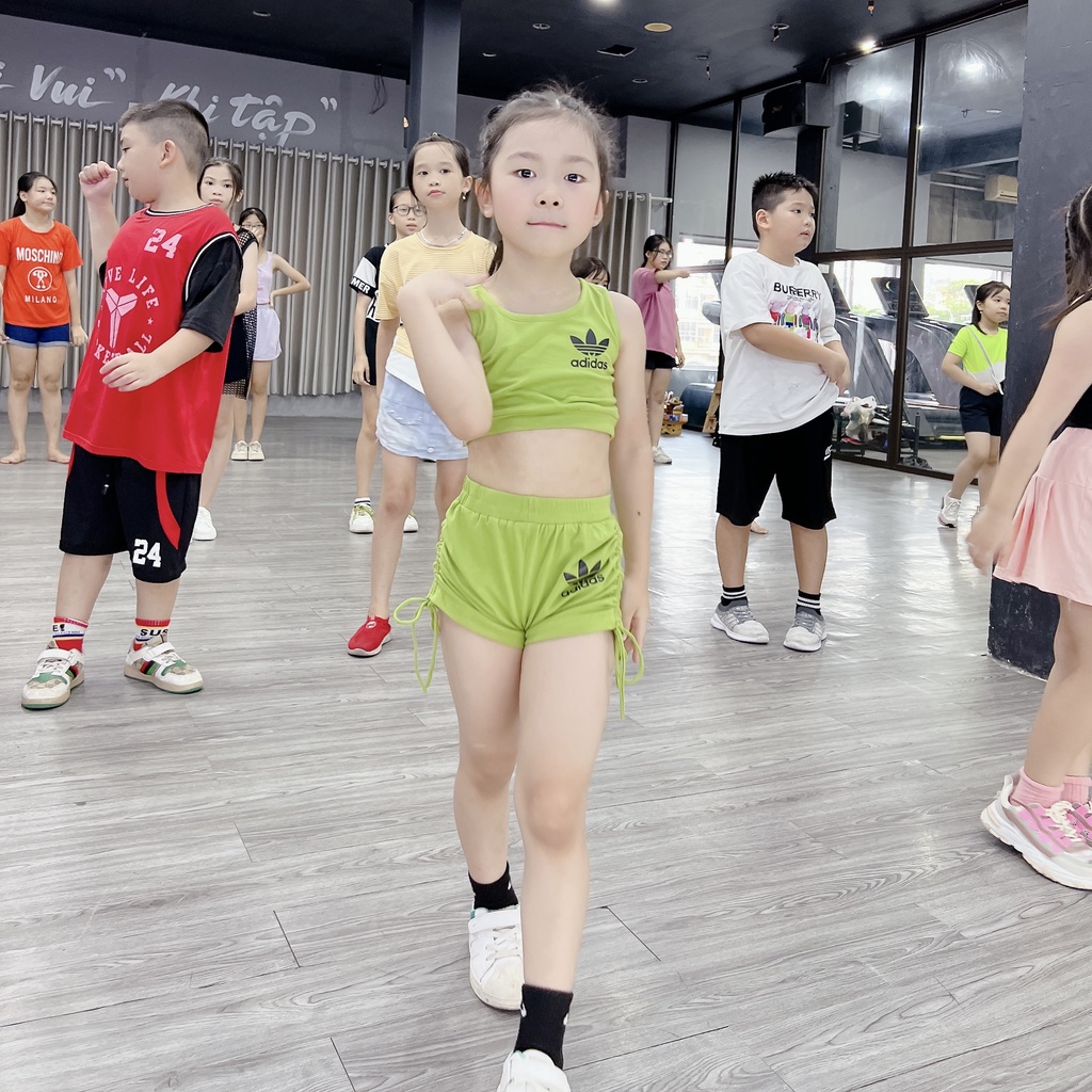 Đồ Bộ Thể Thao Tập Nhảy Tiktok Zumba Hiện Đại Cho Bé Gái 2 Chi Tiết Gồm Áo Croptop Và Quần Sooc Dây Rút 10-48kg FA032