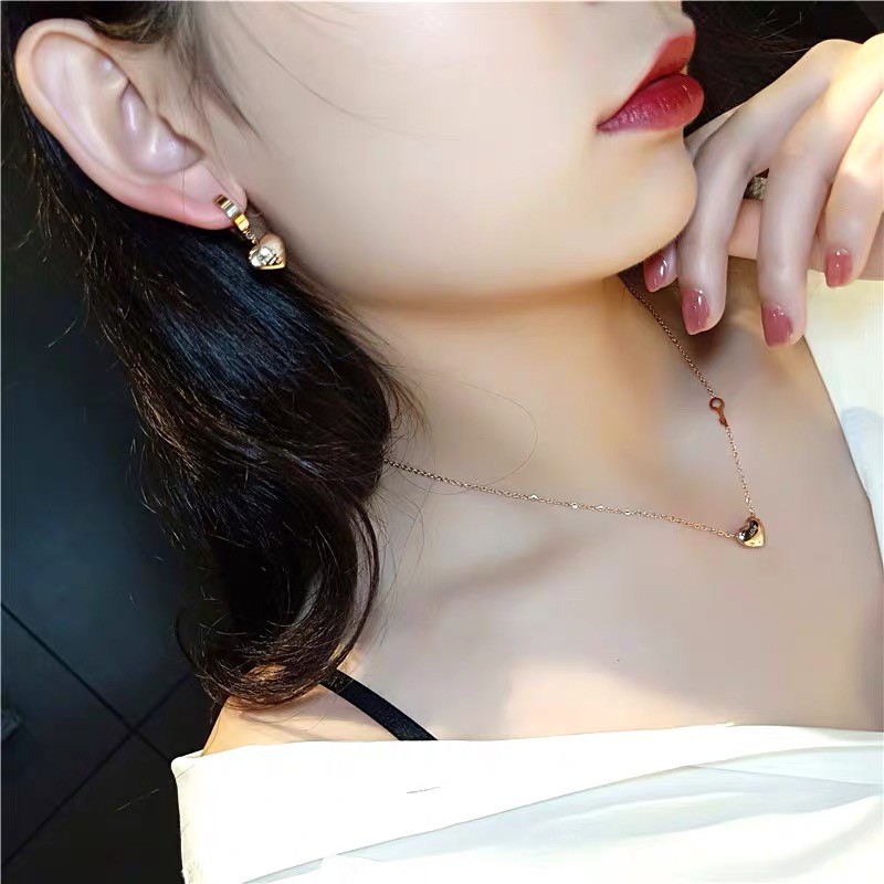 Dây chuyền mạ vàng hồng 18k mặt trái tim chìa khóa khắc chữ chống nước không gây dị ứng