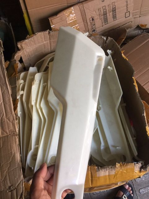 Bộ áo win 100 gồm 4 món kèm tem