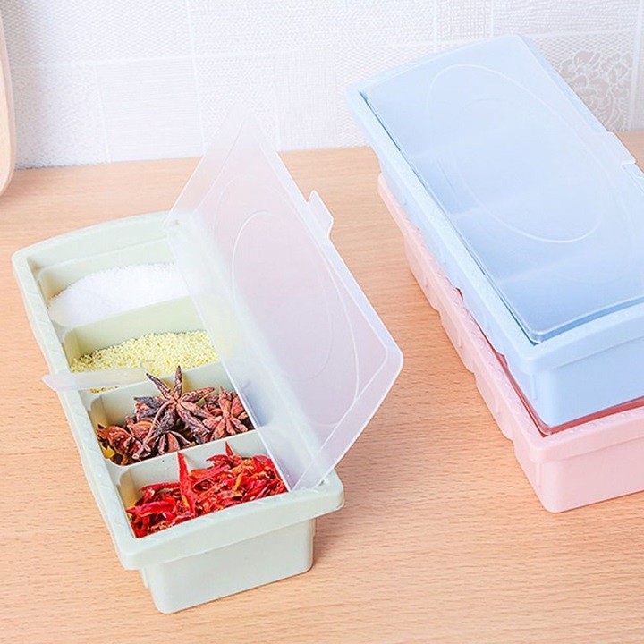 Hộp nhựa đựng gia vị 4 ngăn có nắp kèm muỗng đa năng