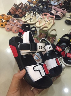 Sandal trẻ em