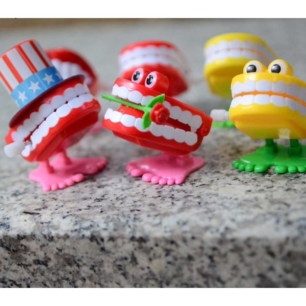 Đồ Chơi Dây Cót Hình Hàm Răng Độc Đáo Ngộ Nghĩnh Size 4,5cm x 4cm x 3,5cm