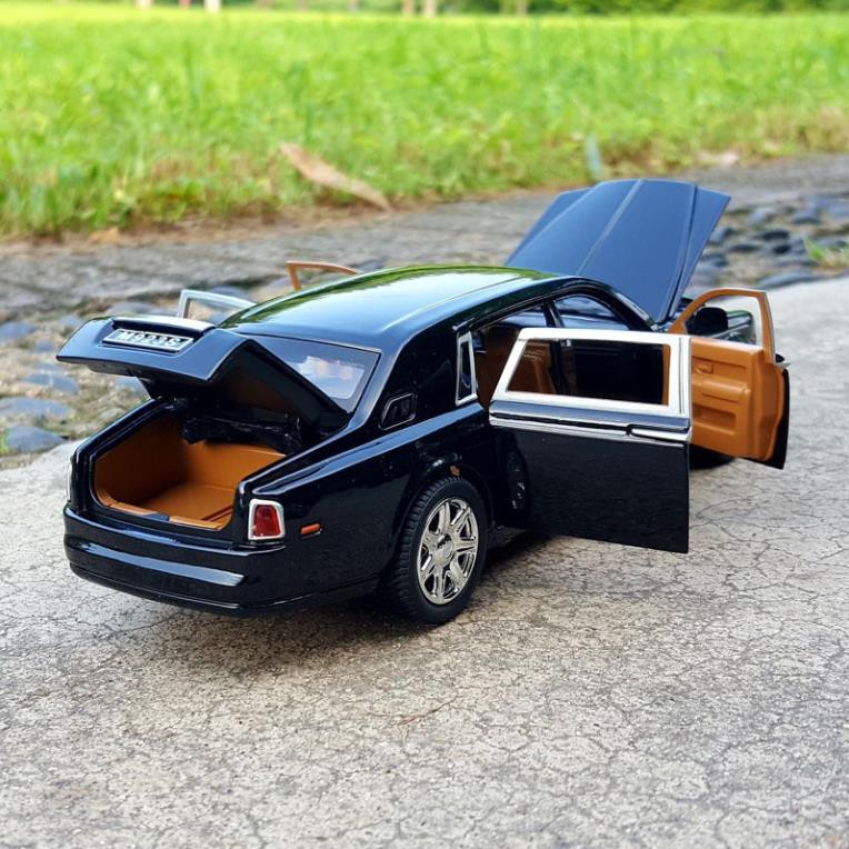 Mô hình xe Rolls-Royce Phantom 1:24 XLG