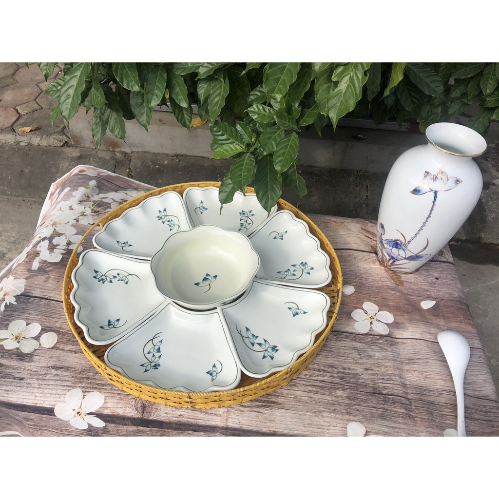 Set bát đĩa muỗng sứ trắng hình mặt trời cánh lượn vẽ hoa sen - Gốm Bát Tràng