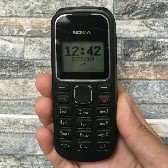 Điện thoại Nokia 1280 cũ thay vỏ mới.