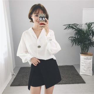 Áo sơ mi trắng cách điệu khuy tròn tay nơ