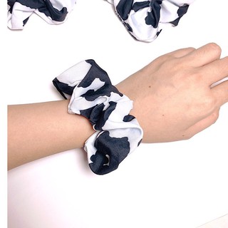 scrunchies cột tóc bò sữa hottrend.cột tóc họa tiết bò sữa