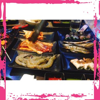 [Mẫu Mới]Dĩa hình chữ nhật vành hoa mai màu đen để thịt nướng BBQ 25*17 cm 5410