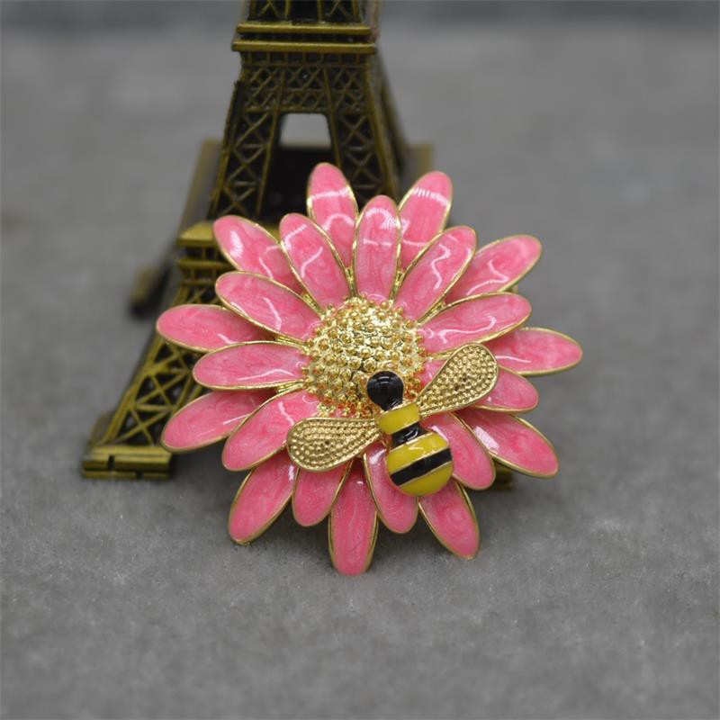 Cài áo ong hút mật (bông hoa cúc vàng) GC138 và GC209