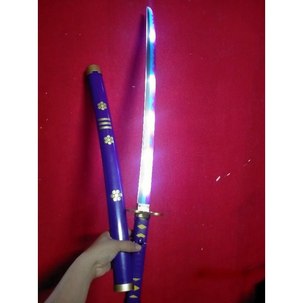 Kiếm phát sáng Zoro chỉ phát ra sáng