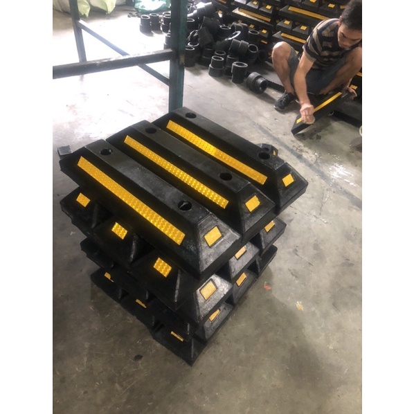 Chặn lùi xe cao su 500mm và 560mm