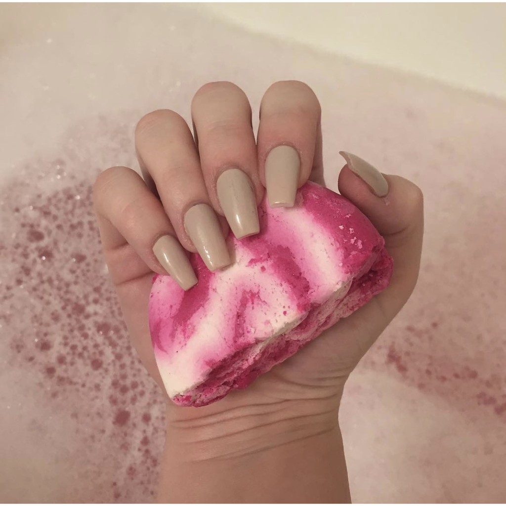 VIÊN TẠO BỌT TẮM LUSH - THE COMFORTER BUBBLE BAR | BigBuy360 - bigbuy360.vn