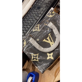 TÚI LV ONTHEGO 28CM MÀU ĐEN