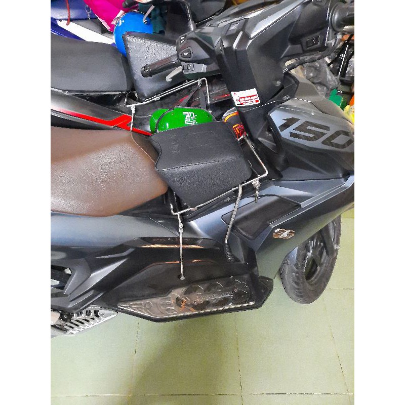 Ghế nệm ngồi xe máy cho bé dành cho xe AB - PCX (có gác chân)