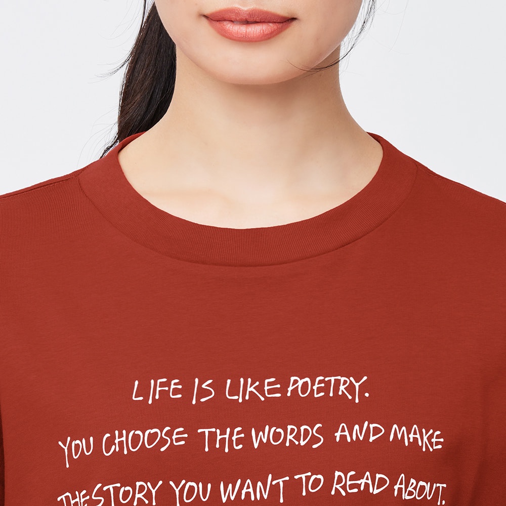 Áo thun dài tay GU Nữ Life Is Like Poetry DÁNG RỘNG - XẺ TÀ ❤️
