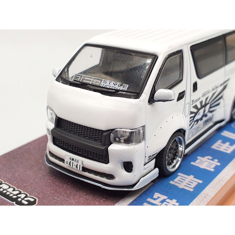 Xe Mô Hình Toyota Hiace Widebody Tỉ lệ 1:64 Hãng sản xuất Tarmac Works ( Trắng )