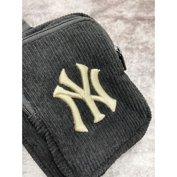 Túi đeo chéo nhung tăm M L B