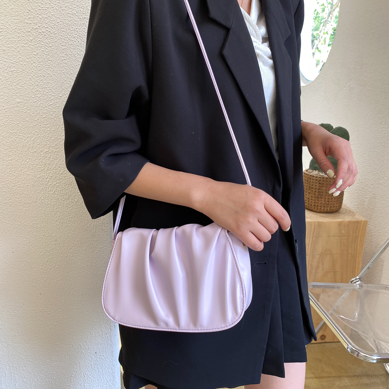 Túi đeo chéo dạng đám mây duyên dáng dành cho phái đẹp